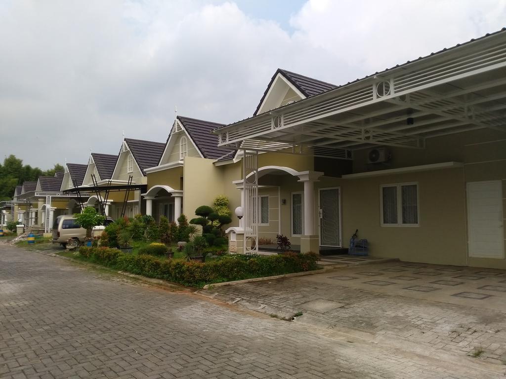 Jasmine Park Guest House เซอมารัง ภายนอก รูปภาพ