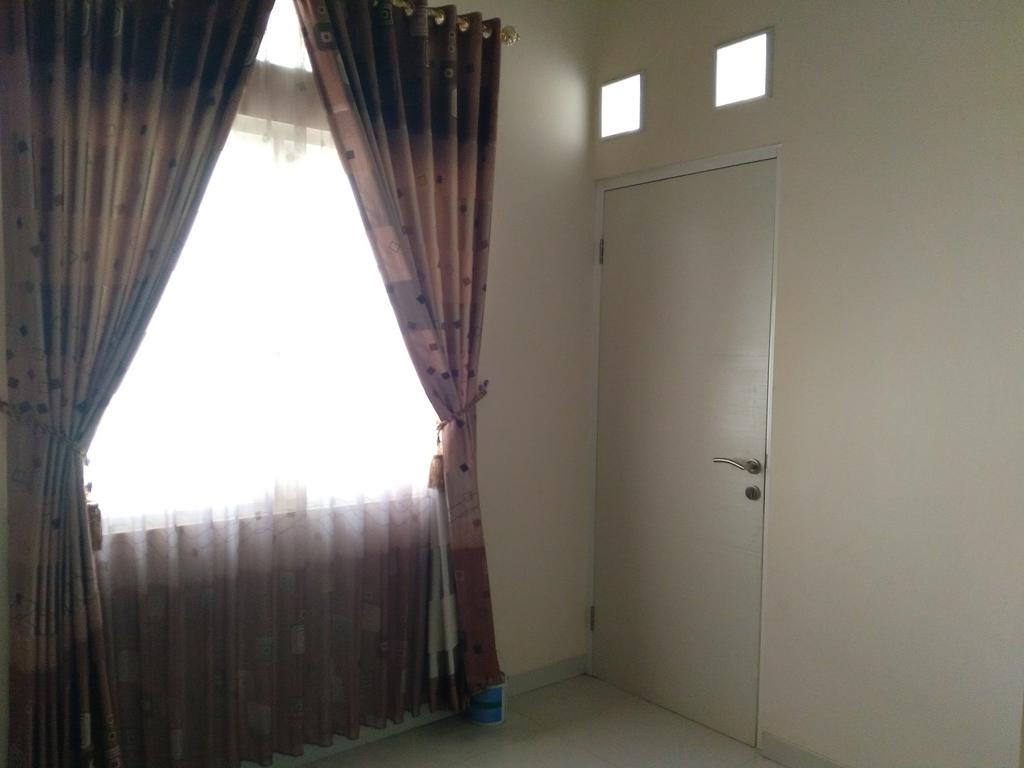 Jasmine Park Guest House เซอมารัง ภายนอก รูปภาพ
